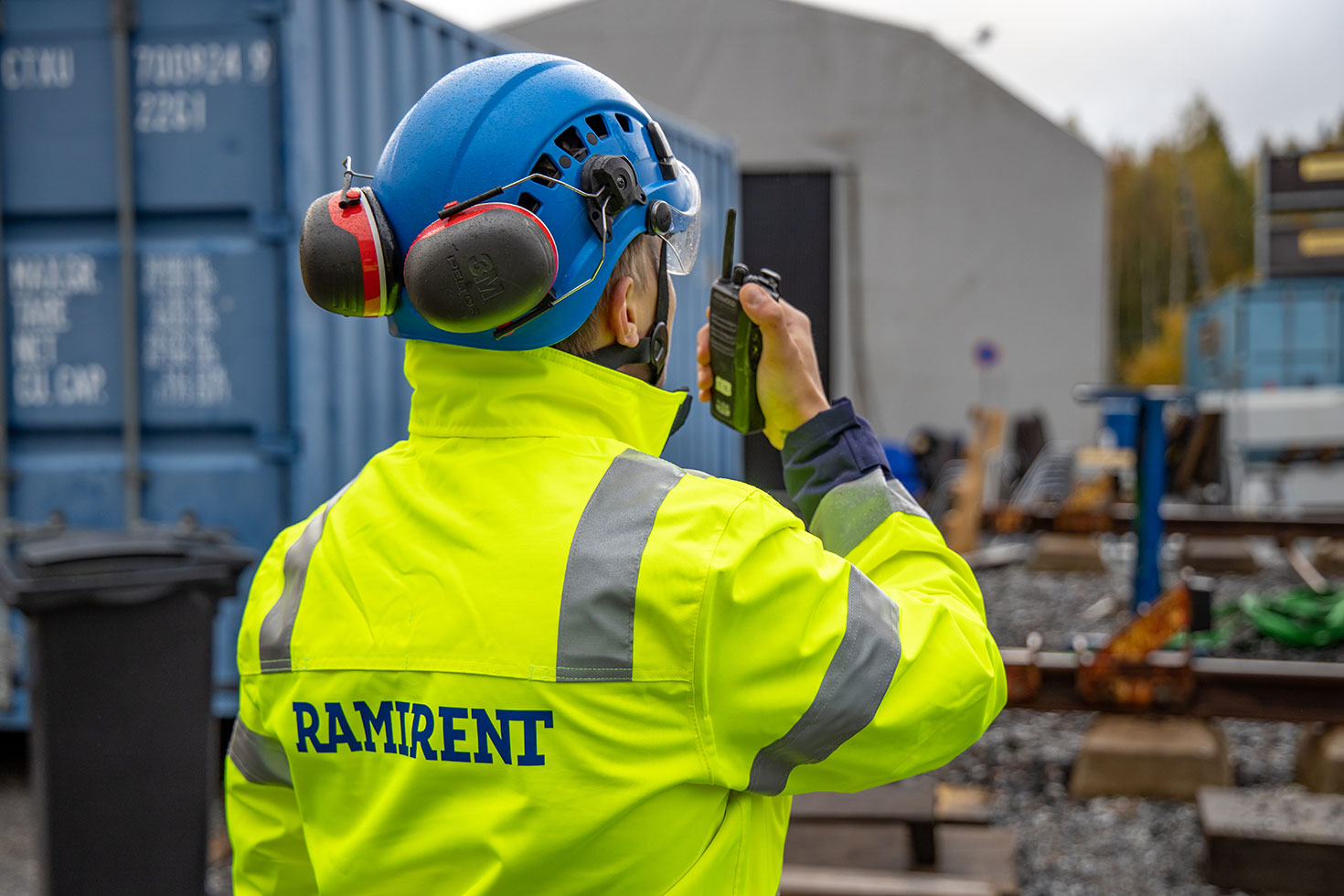 Radiopuhelin nostotöissä