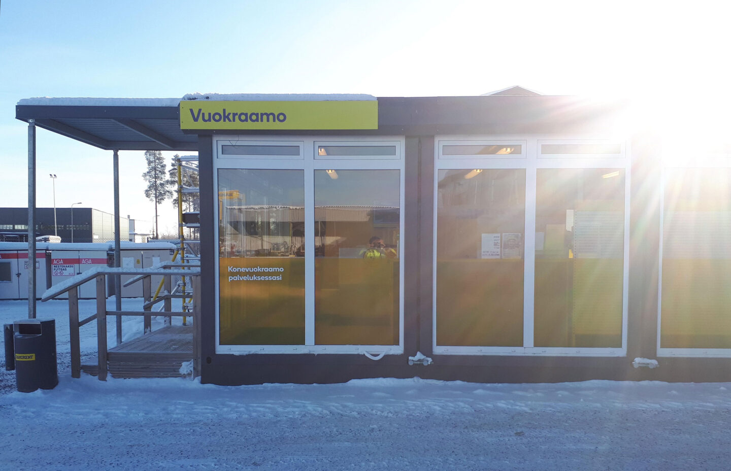 Ramirentin Seinäjoen vuokraamo auringonpaisteessa