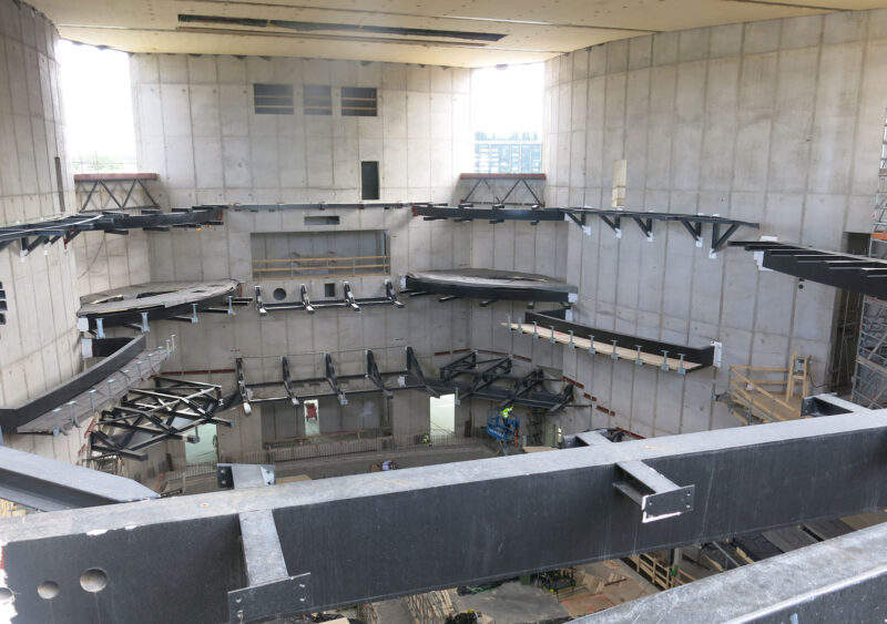 Fuugan rakenteilla oleva pääsali yläviistosta kuvattuna.